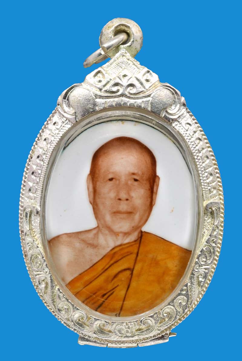 ล็อกเก็ตเล็กรุ่นแรกครึ่งองค์ หลวงพ่อตัด วัดชายนา ปี 2547 อุดผงหลังตอกโค๊ดจารมือ สวยเดิมๆครับ - 1