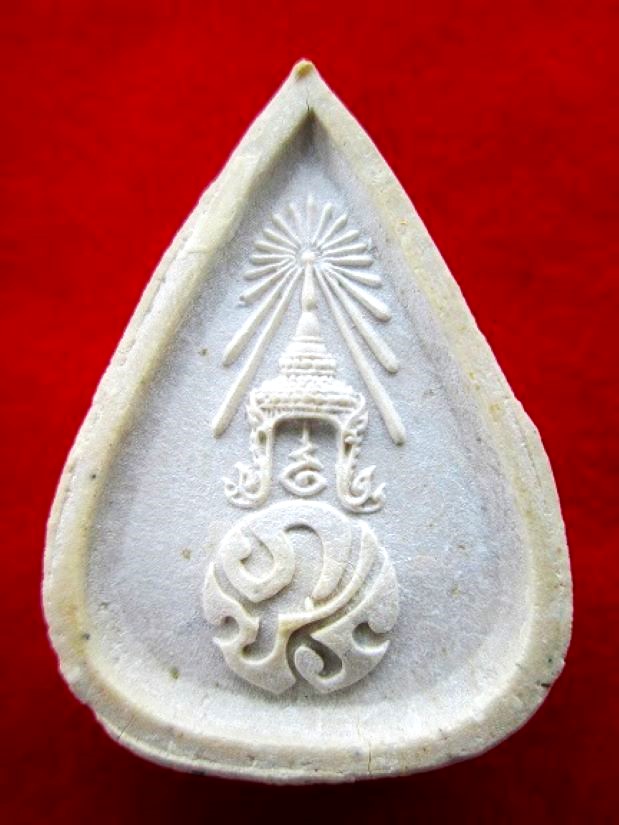 พระแก้วมรกต หลัง ภปร.เนื้อผง วัดบวรนิเวศ ปี 2530 - 2