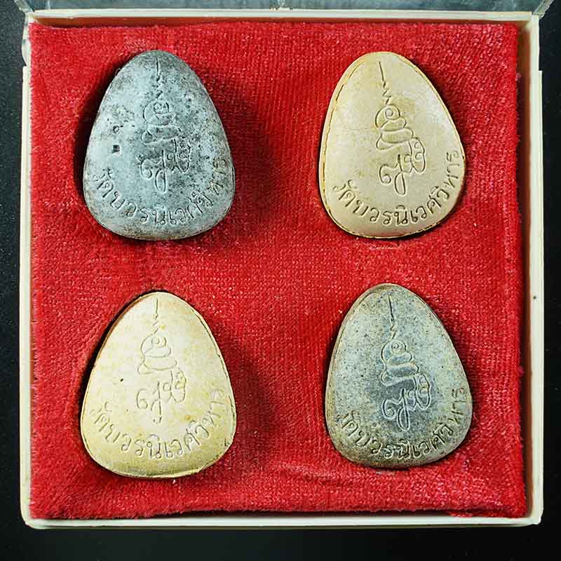 พระปิดตาพิมพ์ปลดหนี้ ชุดกรรมการสมเด็จพระญาณสังวร วัดบวรนิเวศน์ กรุงเทพ - 2