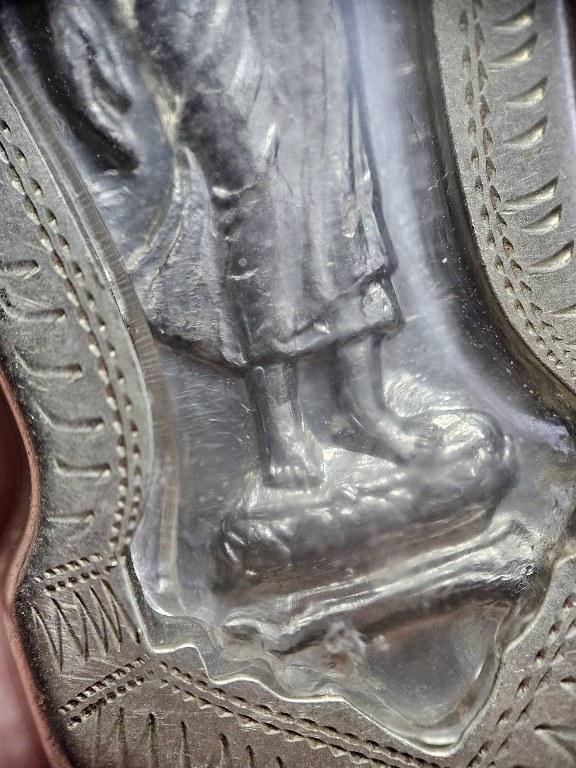 พระ 25 พุทธศตวรรษ พระดีพิธีใหญ่ ปี 2500 เนื้อชิน พิมพ์พระศกจุด ในตลับยาหม่อง - 5