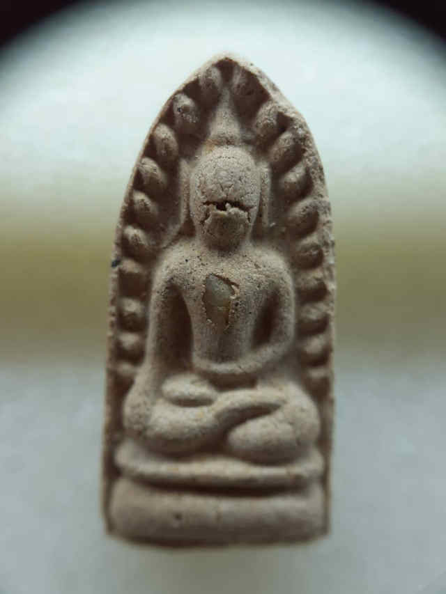 163/ พระรอด เนื้อดินผสมผง ฝังแร่ ไม่ทราบที่ - 3