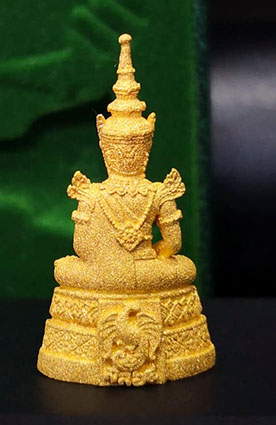 พระแก้วมรกต เนื้อทองคำพ่นทราย  ทรงเครื่องฤดูร้อน กรมสรรพามิต   - 2