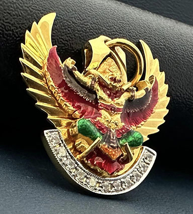 พญาครุฑ อ.วราห์ วัดโพธิทอง รุ่นเปิดขุมทรัพย์ เนื้อทองคำลงยา พิมพ์เล็ก - 2