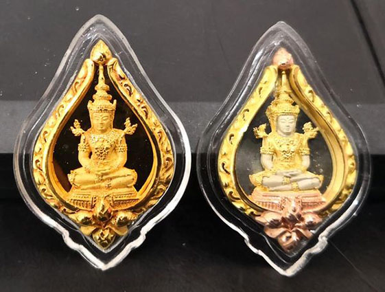 พระแก้วมรกต ภปร.ทรงดอกบัว ปี2547 จัดสร้างโดย รพ.ภูมิพลฯ ทองคำ - 1