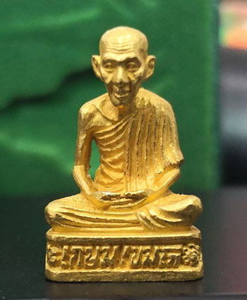 รูปเหมือนหลวงพ่อเกษม เขมโก รุ่นระพีพัฒน์ ปี 2536 เนื้อทองคำ - 1