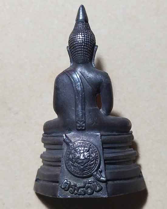 รูปหล่อพระพุทธโสธร รุ่น 80 ปี กรมตำรวจ เนื้อเงินขัดเงา ปี 2538 กรุงเทพ ฯ - 2