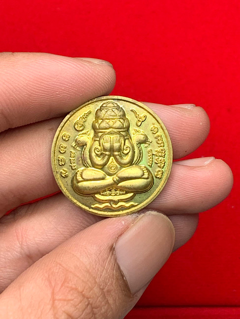 เหรียญปิดตาพังพะกาฬ รุ่น ปรกเกล้า ปี 2549 เนื้อทองฝาบาตร ชุดกรรมการ บล็อคทองคำ - 3