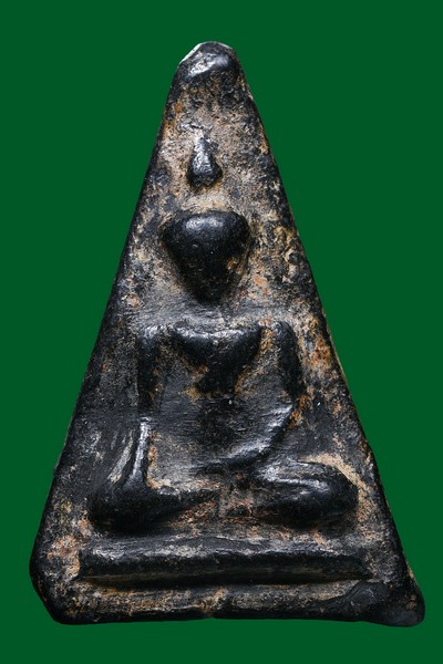 พระนางกำแพง กรุวัดป่ามืด กำแพงเพชร - 1