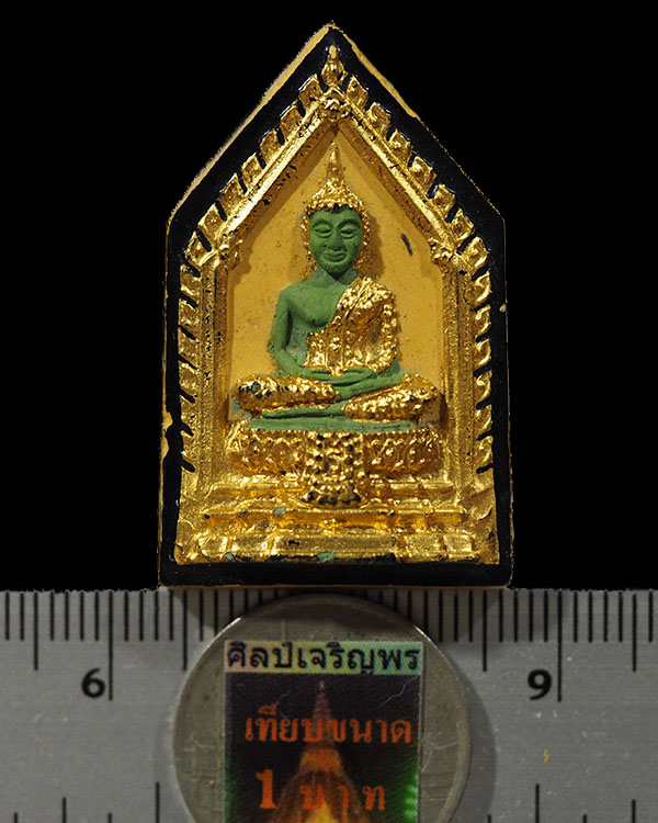 พระแก้วมรกรต พิมพ์ห้าเหลี่ยม ทรงเครื่องฤดูฝน ลงรักปิดทอง หลังยันต์ดวงประสูติพระพุทธเจ้า หลวงพ่อเริ่ม - 3