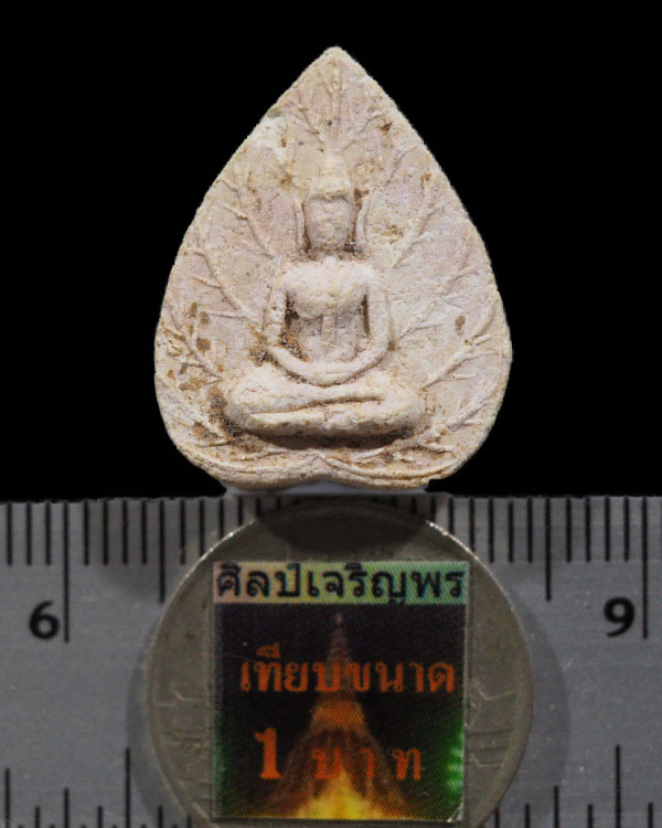 พระผงรูปใบโพธิ์หลังยันต์ ส.ก. ๑๗ พุทธาภิเศกวัดอินทร์(บางขุนพรหม) ผสมผงเก่าบางขุนพรหม ปี ๒๕๑๗ โดย หลว - 3