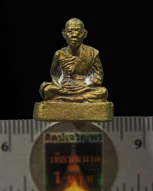 พระรูปหล่อโบราณ หลวงปู่นิล อิสริโก วัดครบุรี จ.นครราชสีมา เนื้อทองผสม ปี 2536 กล่องเดิมวัด - 3