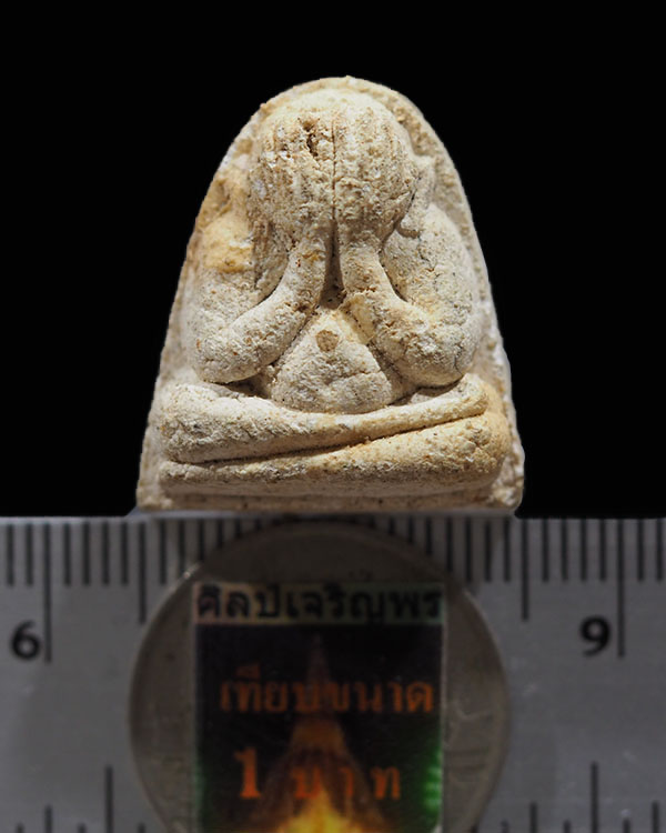 พระปิดตา เนื้อผงเมตตา หลวงพ่อแช่ม วัดดอนยายหอม  จ.นครปฐม สร้างประมาณ ปี 2527 เนื้อหามวลสารได้มาจาก ว - 3