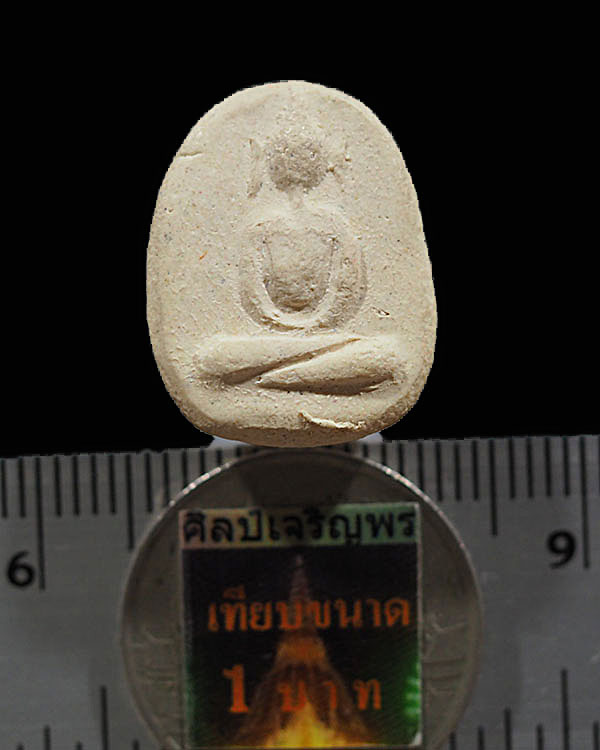 พระผงพิมพ์ตุ๊กตาเล็ก(พิมพ์เม็ดบัว) วัดราชสิทธาราม( วัดพลับ ) ปี๒๕๑๖ ใช้ผงเก่าจำนวนมากมาบดเป็นมวลสาร  - 3