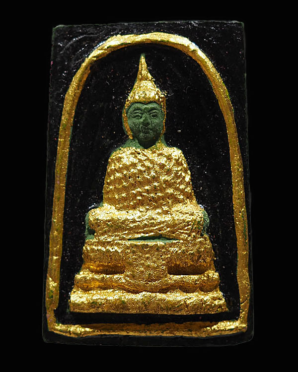 พระผงลงรักปิดทองพิมพ์พระแก้วมรกต (ฤดูหนาว)วัดชลอ จ.นนทบุรี ปี ๒๕๑๕ พระชุดนี้สร้างเป็นแบบติดในกรอบรูป - 1