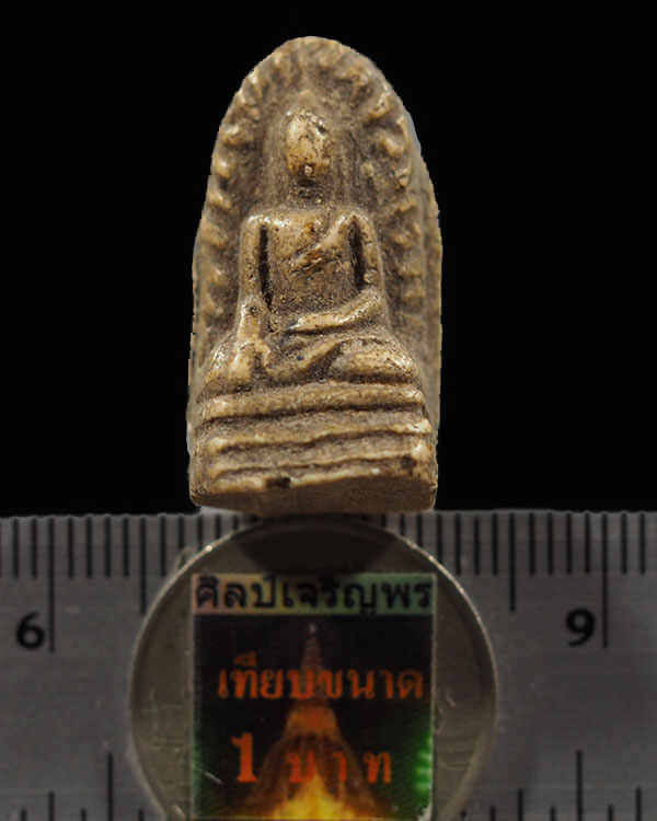 พระรอดเนื้อขาว เนื้อหาจัดๆ หลวงตราโล่ห์เก่า  สภาพสวย ไม่ทราบที่ - 3