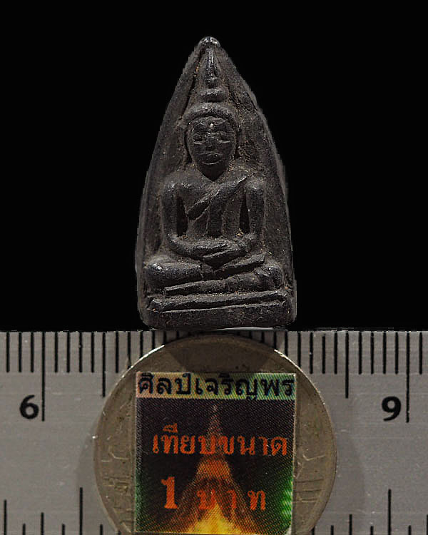 พระชัยวัฒน์ พิมพ์เล็ก  เนื้อผงใบลาน หลวงพ่อวงษ์ วัดทุ่งผักกูด จ.นครปฐม ปี 2490 พิมพ์นี้เป็นของหลวงพ่ - 3