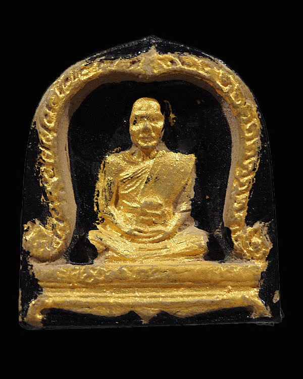พระปิดตาหลังรูปเหมือน ลงรักปิดทอง หลวงพ่อสำลี วัดห้วยยาง ชลบุรี ปี 2508  พิมพ์นี้พื้นที่แพงและหายากด - 2