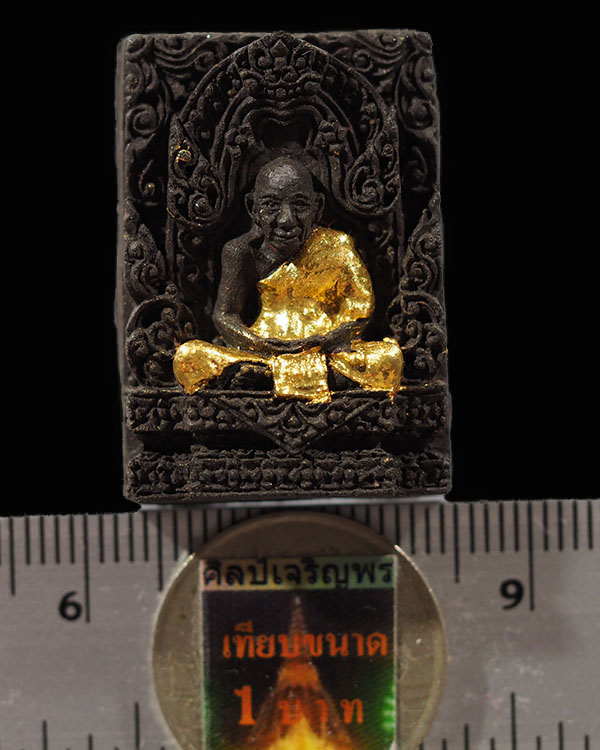 พระเนื้อผง " หลวงพ่อกลั่น ธัมมโชติ " วัดพระญาติการาม จ.พระนครศรีอยุธยา ปี ๒๕๔๐ เนื้อผงว่านดำปิดทองคำ - 3