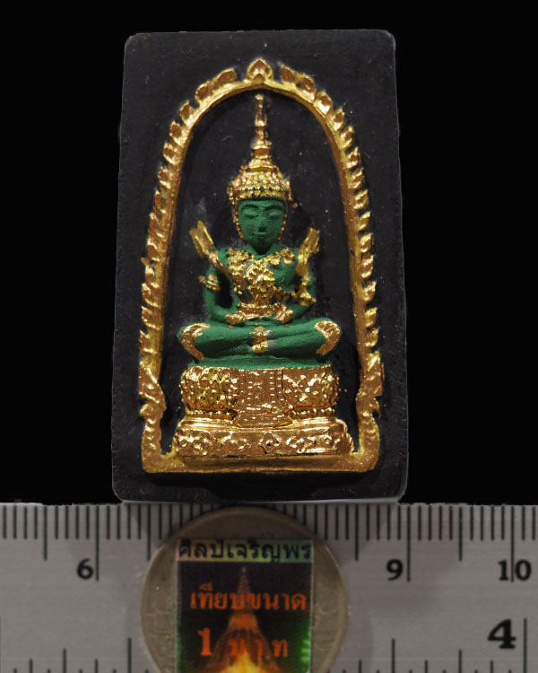 พระแก้วมรกตพิมพ์ใหญ่ ลงรักปิดทอง หลังยันต์ดวงประสูติพระพุทธเจ้า หลวงพ่อเริ่ม วัดบางพระ จ.ชลบุรี พิธี - 3