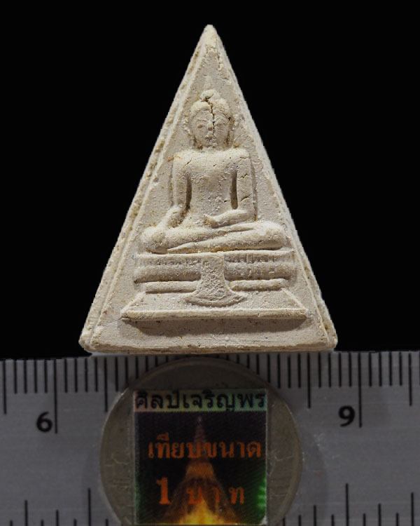 พระผงพิมพ์อู่ทอง สามเหลี่ยม วัดอ่างทองวรวิหาร ปี พ.ศ.2491 มวลสารสมเด็จเกศไชโย ที่ชำรุด จำนวนมาก หากย - 3