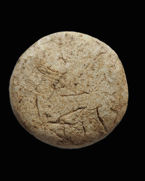 พระผงพิมพ์จันทร์ลอย ฐานบัว  เนื้อผงเก่า สภาพผ่านการใช้  ไม่ทราบที่ - 2