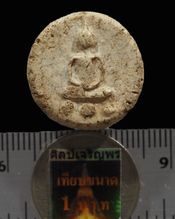 พระผงพิมพ์จันทร์ลอย ฐานบัว  เนื้อผงเก่า สภาพผ่านการใช้  ไม่ทราบที่ - 3