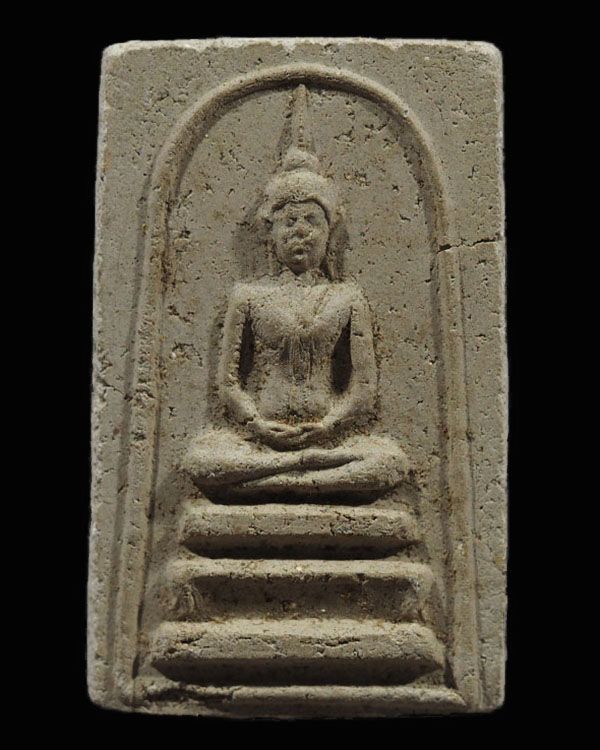 พระสมเด็จพิมพ์พระประธาน(พิมพ์มีหน้ามีตา)  ฐานขาโตีะ  เนื้อผงสีเทา แห้งเก่า  พระบ้าน ไม่ทราบที่ - 4