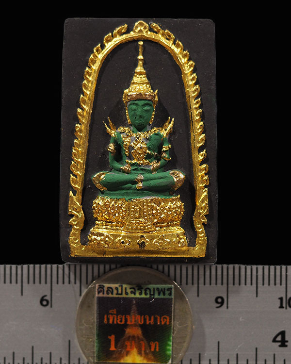 พระแก้วมรกตพิมพ์ใหญ่ ลงรักปิดทอง หลังยันต์ดวงประสูติพระพุทธเจ้า หลวงพ่อเริ่ม วัดบางพระ จ.ชลบุรี พิธี - 3