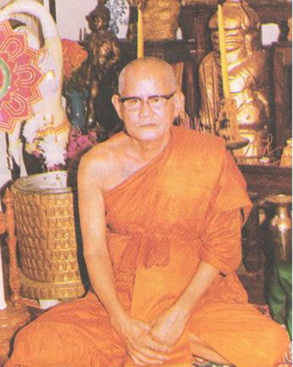 พระเนื้อผงน้ำมันรูปเหมือน หลวงพ่อเป้า เขมกาโม วัดถ้ำพรสวรรค์ จังหวัดนครสวรรค์ พิมพ์ใหญ่ หายาก พระคร - 5
