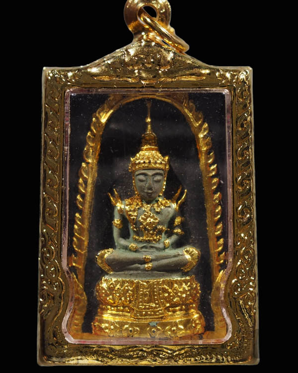 พระแก้วมรกตพิมพ์ใหญ่ ลงรักปิดทอง หลังยันต์ดวงประสูติพระพุทธเจ้า หลวงพ่อเริ่ม วัดบางพระ จ.ชลบุรี พิธี - 4