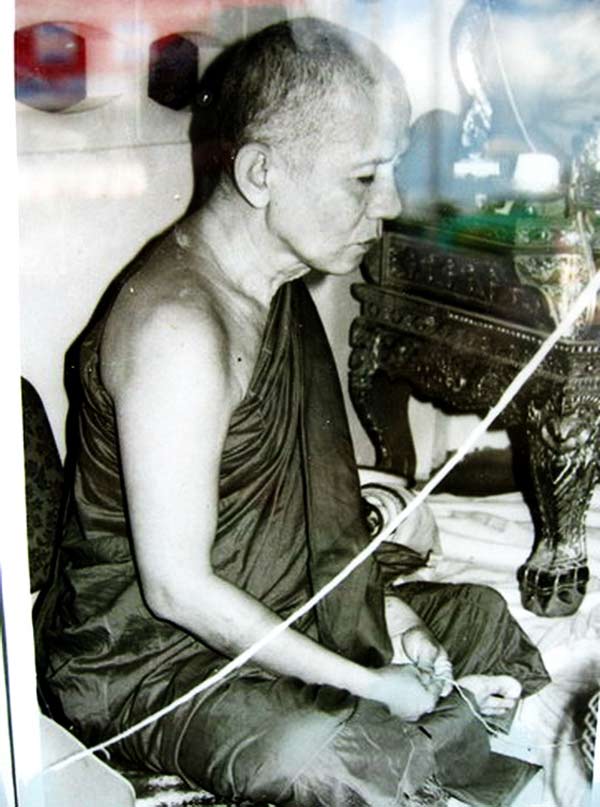 พระสมเด็จพิมพ์พระพุทธสมาธิ ฐานบัว ยุคแรก หลวงพ่อจวน วัดหนองสุ่ม จ.สิงห์บุรี - 4