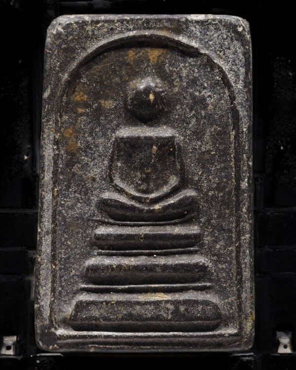 พระสมเด็จคงคนครพิทักษ์ หลวงปู่คง ฐิติปัญโญ วัดตะคร้อ จ.นครรชสีมา ประสบการณ์พื้นที่ องค์นี้เนื้อดำ หา - 1