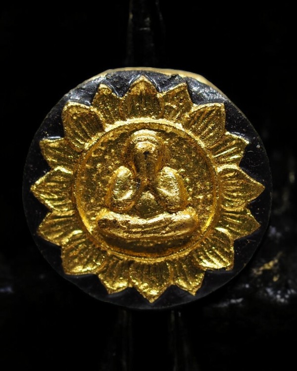 พระปิดตาจันทร์ลอย บัวบาน ท่านเจ้าคุณวิเชียร วัดเครือวัลย์ จ.ชลบุรี หลังยันต์นะมหานิ - 4