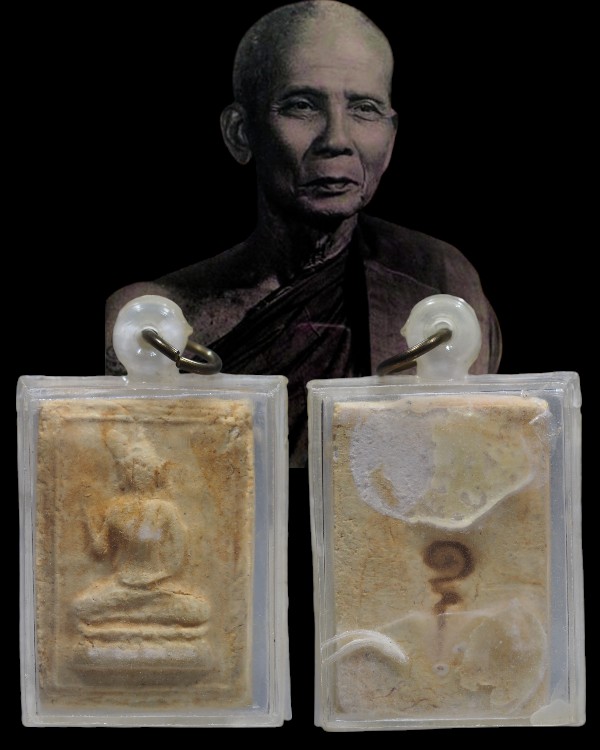 พระสมเด็จว่านหลวงพ่อขาว วัดปากน้ำแหลมสิงห์ จังหวัดจันทบุรี จัดสร้างเมื่อปี พ.ศ.2510 (เลี่ยมเดิมวัด) - 1