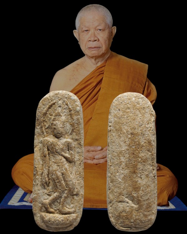 พระลีลาทุ่งเศรษฐีรุ่นแรก พิมพ์ใหญ่ หลวงพ่อวิริยังค์ สิรินธโร วัดธรรมมงคล เนื้อผงผสมข้าวก้นบาตร ปี ๒๕ - 1