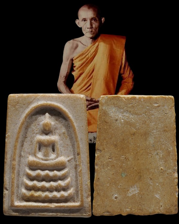 พระสมเด็จเนื้อผงน้ำมัน ฐานบัว 3 ชั้น ไม่ทราบที่ ตามข้อมูลที่หาพบ เล่นหาเป็นของ หลวงพ่อกวย ครับ ใคร - 1