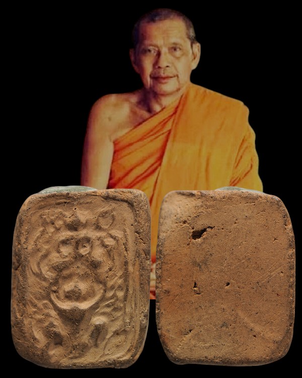 พระพิมพ์พระพุทธเจ้าทรงไก่(ขี่ไก่) หลวงพ่อปาน เนื้อดินเผา อุดผง ออกในปี 2527 เสกโดยหลวงพ่อฤาษีลิงดำ ว - 1