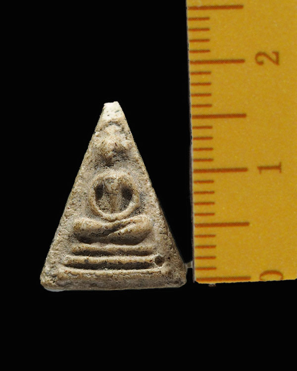 พระสมเด็จคะแนนหูบายศรี พิมพ์สามเหลี่ยม หลวงปู่นาค วัดระฆังโฆสิตาราม กรุงเทพฯ มวลสารผสมผงเก่า ปี 2500 - 4