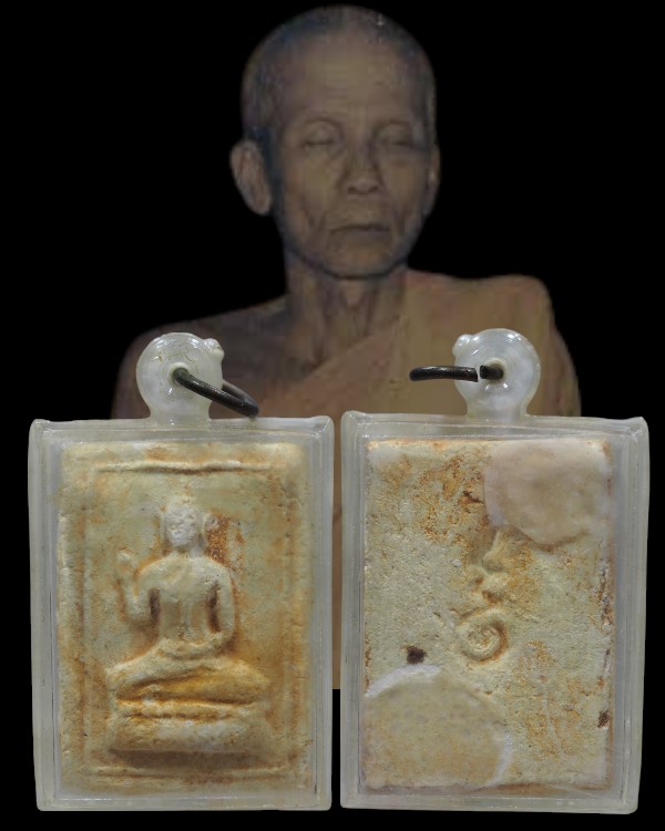 พระสมเด็จว่านหลวงพ่อขาว วัดปากน้ำแหลมสิงห์ จังหวัดจันทบุรี จัดสร้างเมื่อปี พ.ศ.2510 (เลี่ยมเดิมวัด) - 1