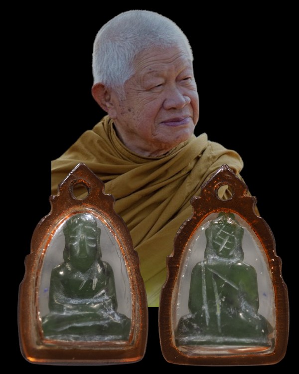 พระหยกแกะ อาจารย์วิริยังค์ วัดธรรมมงคล กรุงเทพฯ พ.ศ. 2536 สภาพสวย แกะลอยองค์ เริ่มหายากแล้ว อาจารย์ - 1