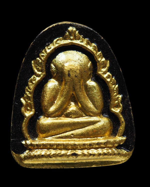 พระปิดตาประภามณฑลซุ้มเรือนแก้ว รุ่นแรก หลังยันต์ เจ้าคุณวิเชียร วัดเครือวัลย์ ชลบุรี ปี 2506 ลงรักทอ - 2