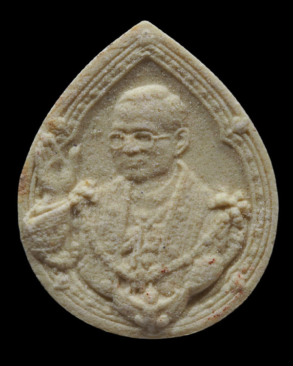 พระผงมวลสารมงคล ทองยินดี (รัชกาลที่9) ขอเป็นข้ารองพระบาททุกชาติไป พร้อมกล่องเดิม - 2