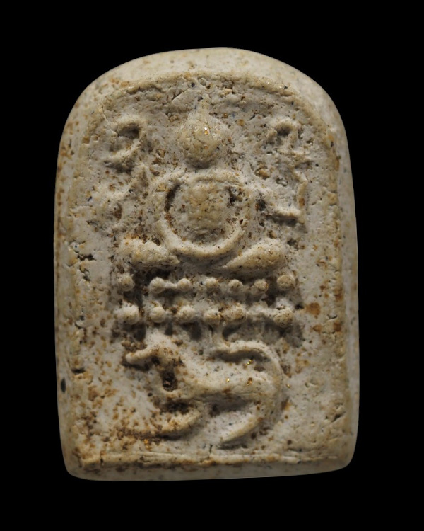 พระพุทธพิมพ์ขี่สิงห์  เนื้อผงพุทธคุณ  พระเก่าด้านหลังมีรอยติดกาว เหมือนแปะติดผนังโบสถ์สมัยเก่า  สวยแ - 5