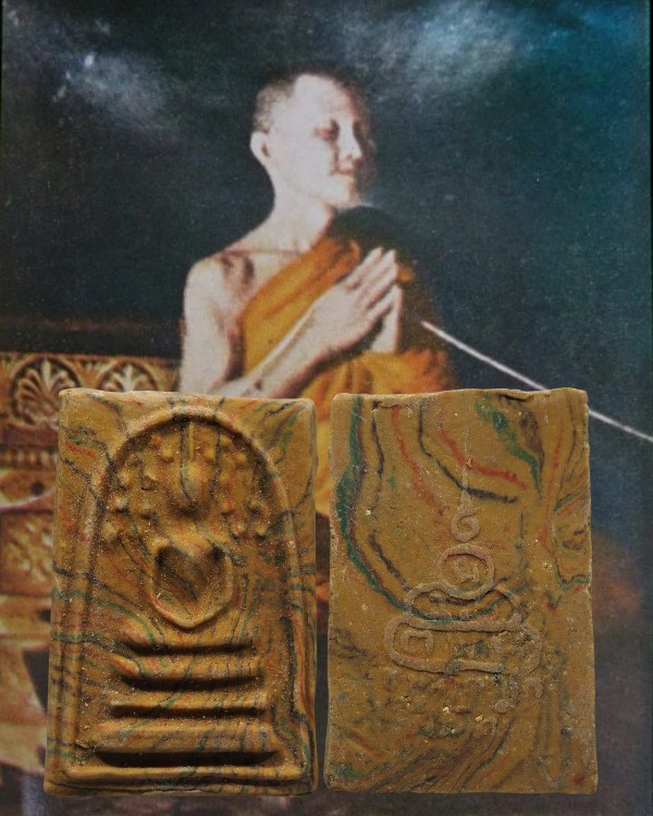 พระสมเด็จเนื้อสายรุ้ง พิมพ์ปรกโพธิ์ (หายาก)หลังยันต์น้ำเต้า เจ้าคุณนรฯ ออกวัดศีลขันธารา จ.อ่างทอง ปี - 1