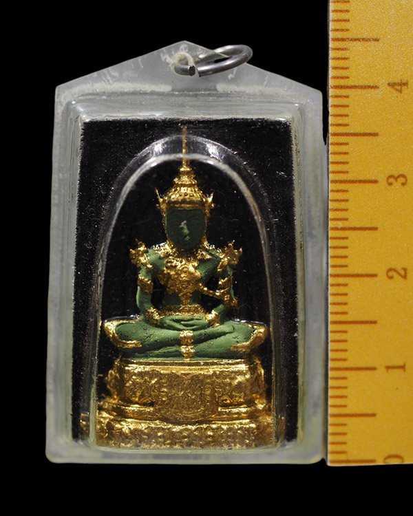 พระแก้วมรกต ลงรักปิดทอง(กรรมการ) วัดสนามนอก พ.ศ 2514 อ.บางกรวย จ.นนทบุรี สร้างในงานผูกพัทธสีมา เนื้อ - 4