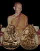 พระปิดตาเนื้อผงเศรษฐีครอบทรัพย์ เนื้อสีดำ(หายาก) หลวงพ่อพรหม วัดขนอนเหนือ ปี 2532 ปลุกเสก ๑ไตรมาส  พ
