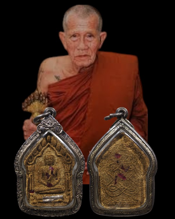 พระขุนแผนผงพรายกุมาร ญาท่านเขียน ปุญญกาโม วัดป่าช้าโพนสิม อุบลราชธานี ตะกรุดเงิน ในพิธีพุทธาภิเษก ๓๐ - 1