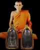 พระพิมพ์ยอดขุนพลหลังเบี้ย พิมพ์ใหญ่ เนื้อดำ(หายาก) เลี่ยมกรอบทอง หลวงพ่อกวย วัดโฆษิตาราม (วัดบ้านแค)