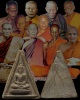 พระสมเด็จพระประธานสามเหลี่ยม(พิมพ์พระพุทธมีหน้า) เนื้อเทา พิมพ์กลาง วัดประสาทบุญญาวาส กรุงเทพฯ ปี ๒๕