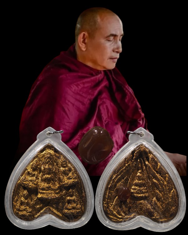 พระเกศาครูบาบุญชุ่ม ยุคต้น พิมพ์พิเศษ พระเจ้าห้าพระองค์ลงทอง หายากมากๆ  องค์นี้พิเศษยิ่งกว่า  ด้านหล - 1